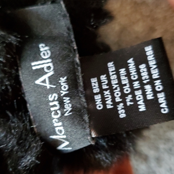 Marcus Adler Infinity Scarf - Picture 2 of 4